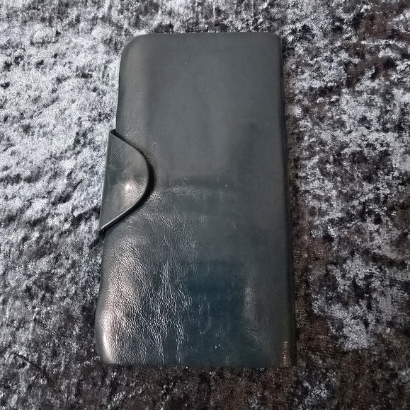 Clarks dark green leather wallet - Picture 3 of 8